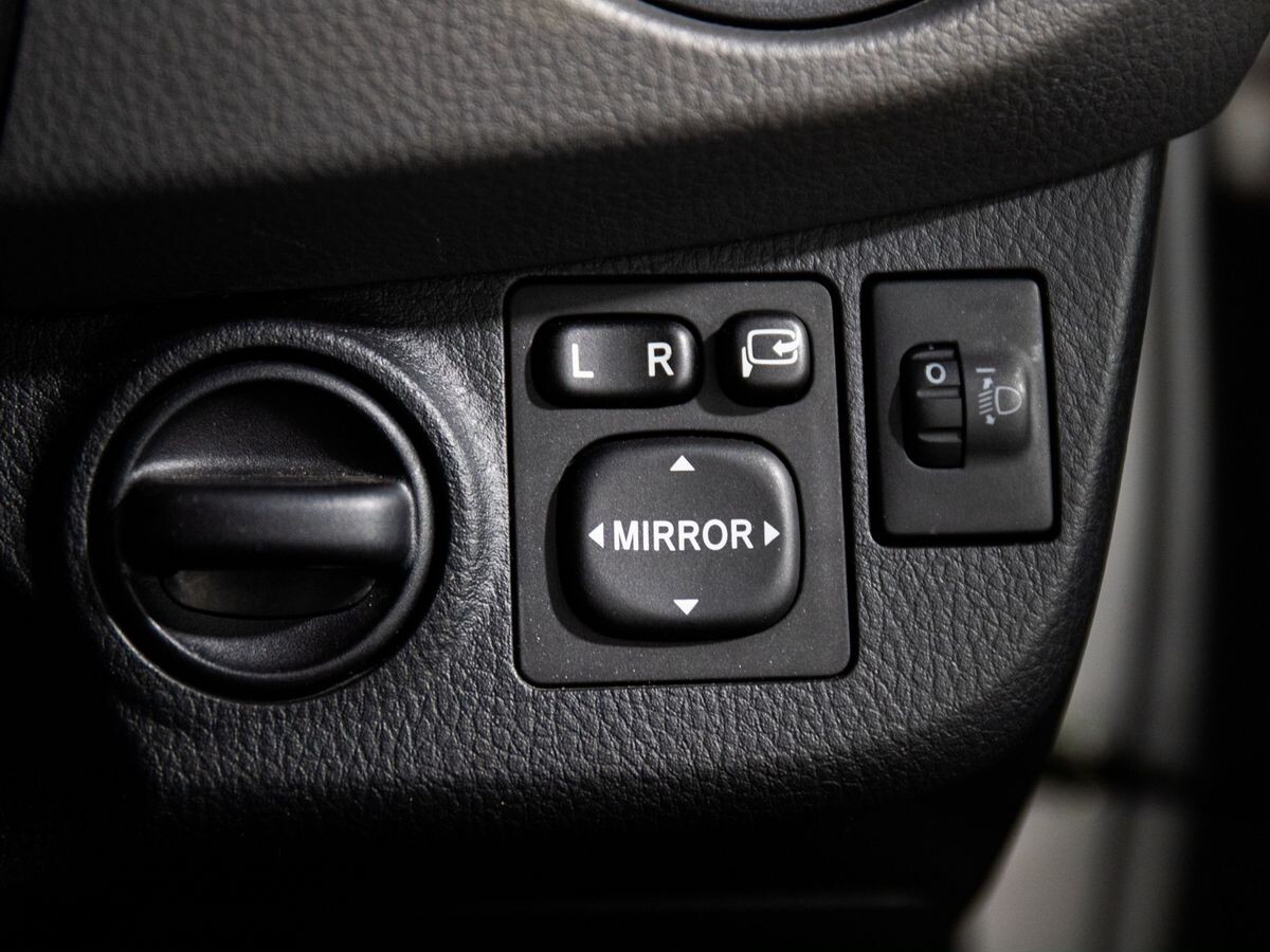 Toyota Vitz 2014 - фото автомобиля