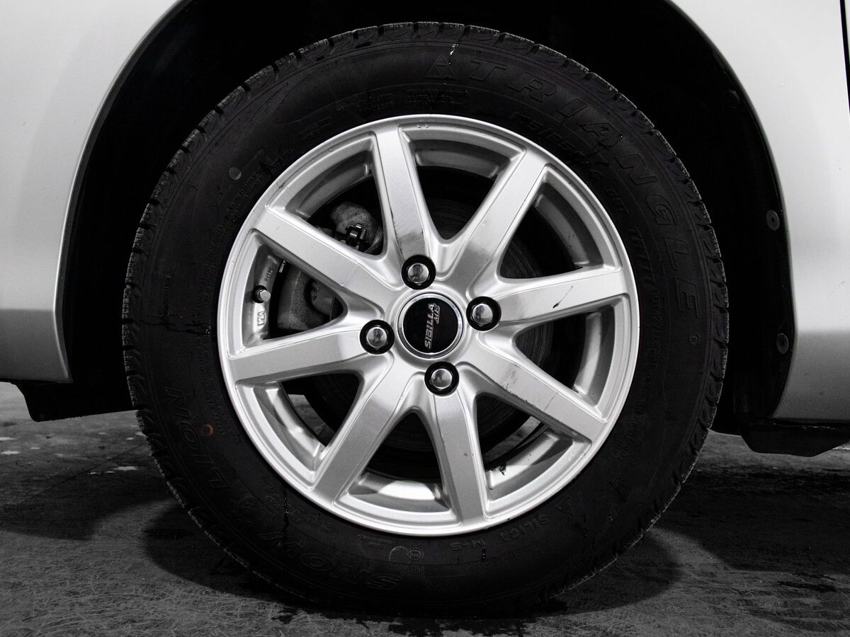 Toyota Vitz 2014 - фото автомобиля