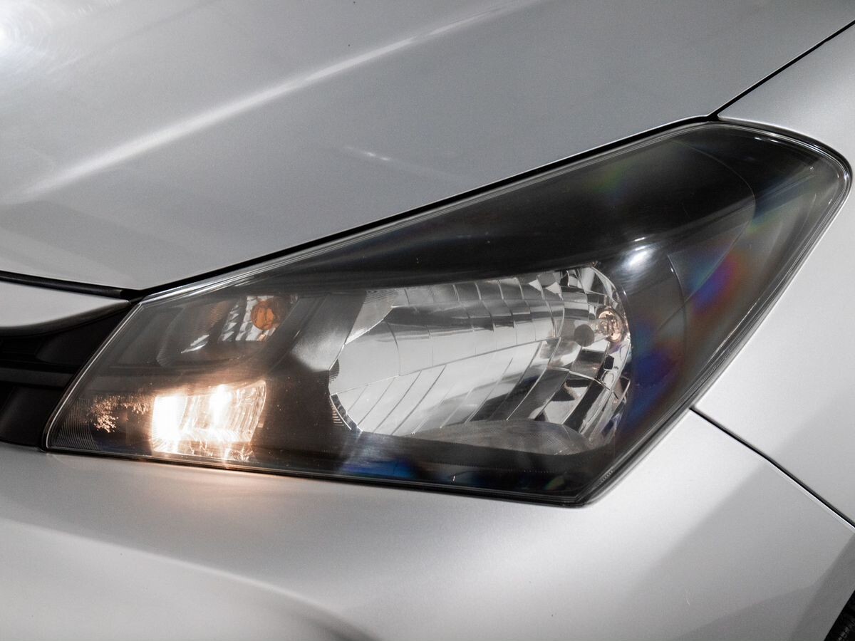 Toyota Vitz 2014 - фото автомобиля