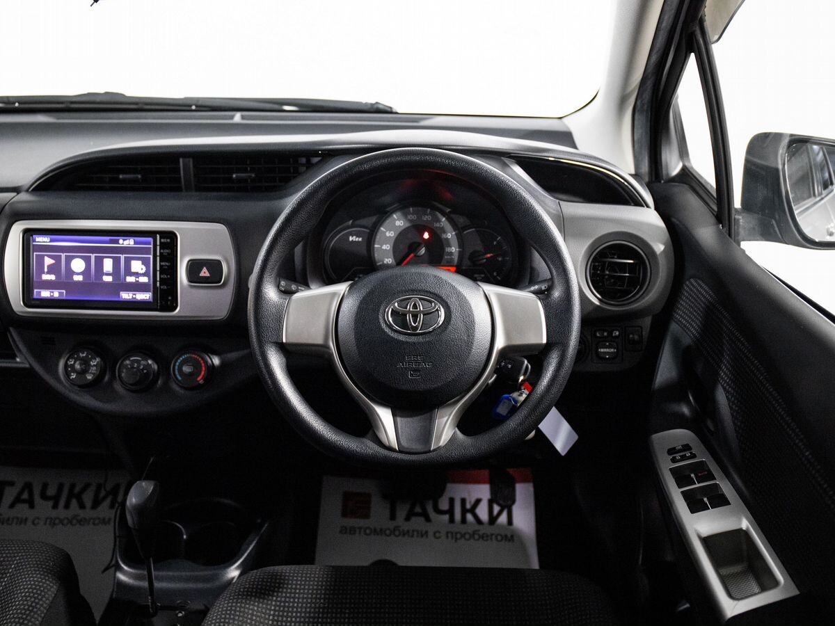 Toyota Vitz 2014 - фото автомобиля