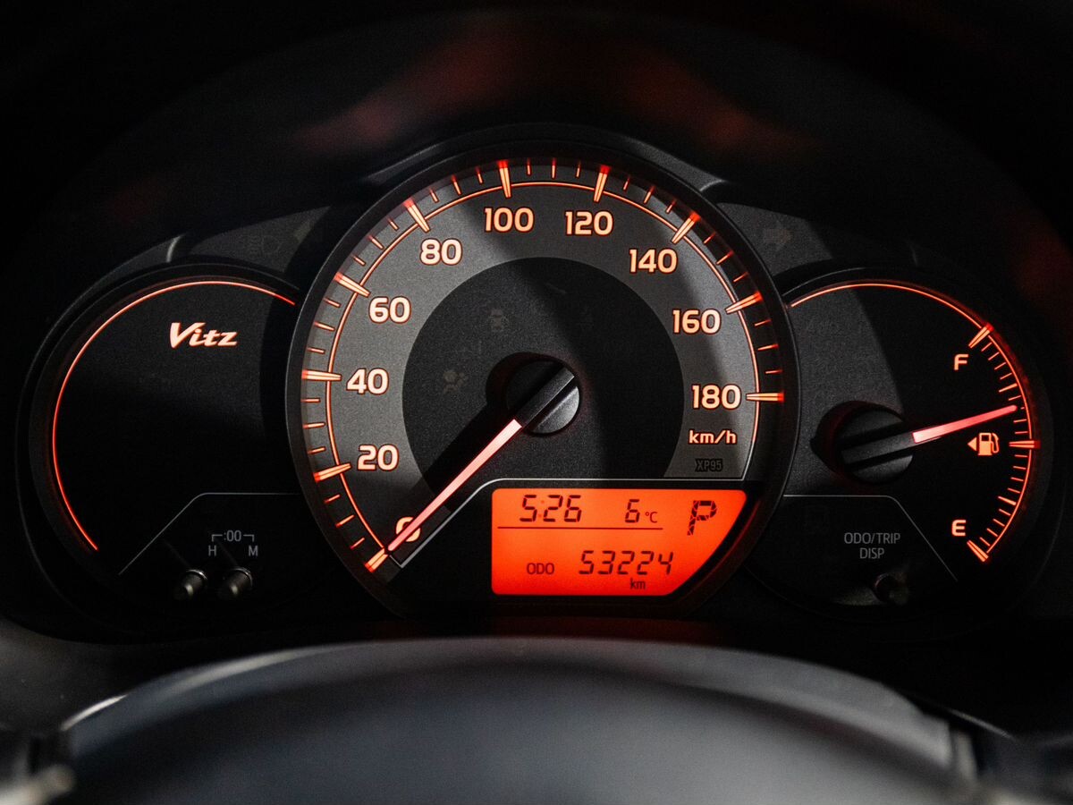 Toyota Vitz 2014 - фото автомобиля