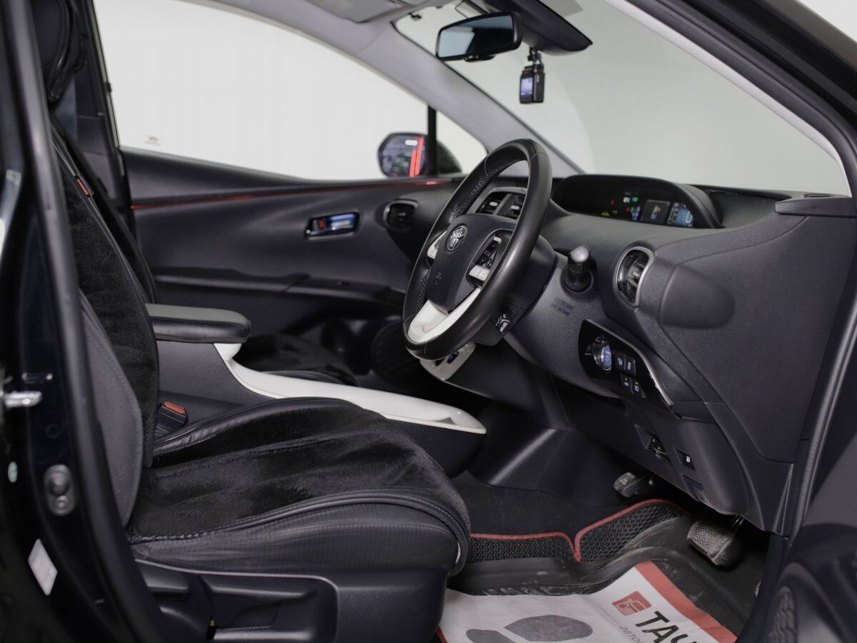 Toyota Prius 2016 - фото автомобиля