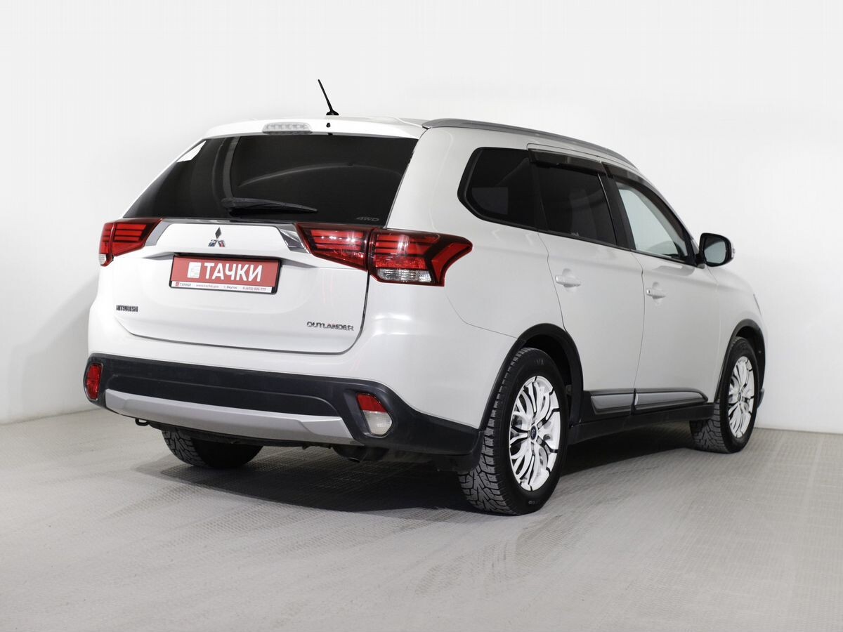 Mitsubishi Outlander 2015 - фото автомобиля