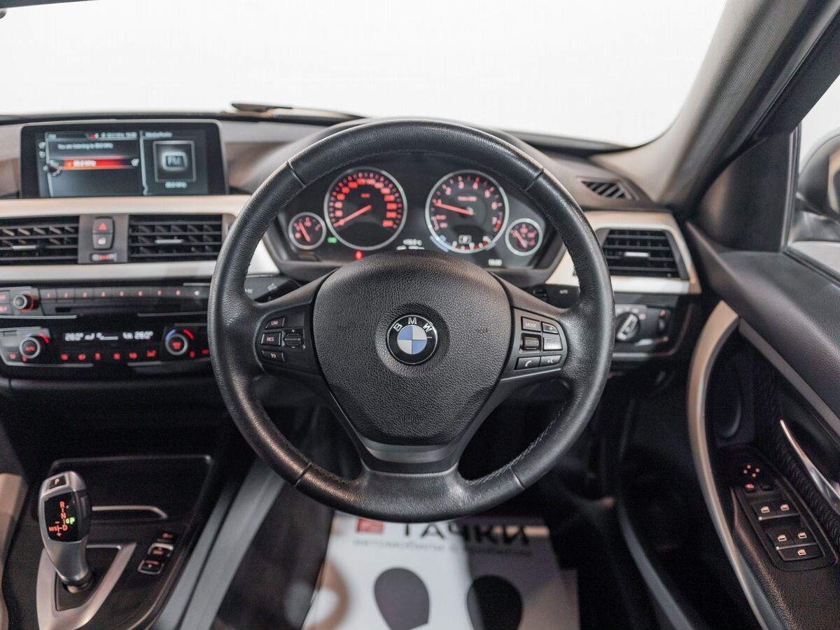 BMW 3 серии 2017 - фото автомобиля