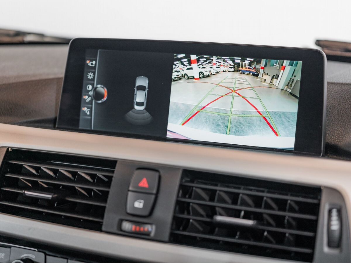 BMW 3 серии 2017 - фото автомобиля