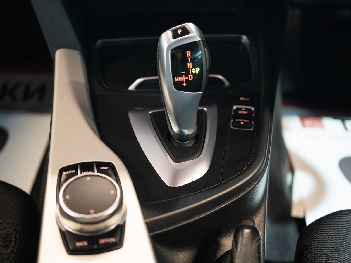 BMW 3 серии 2017 - фото автомобиля