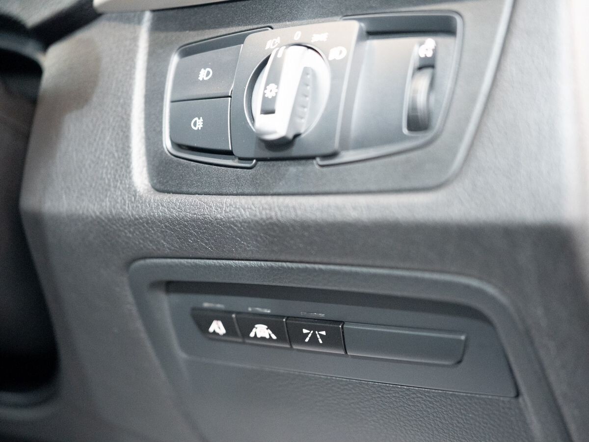 BMW 3 серии 2017 - фото автомобиля