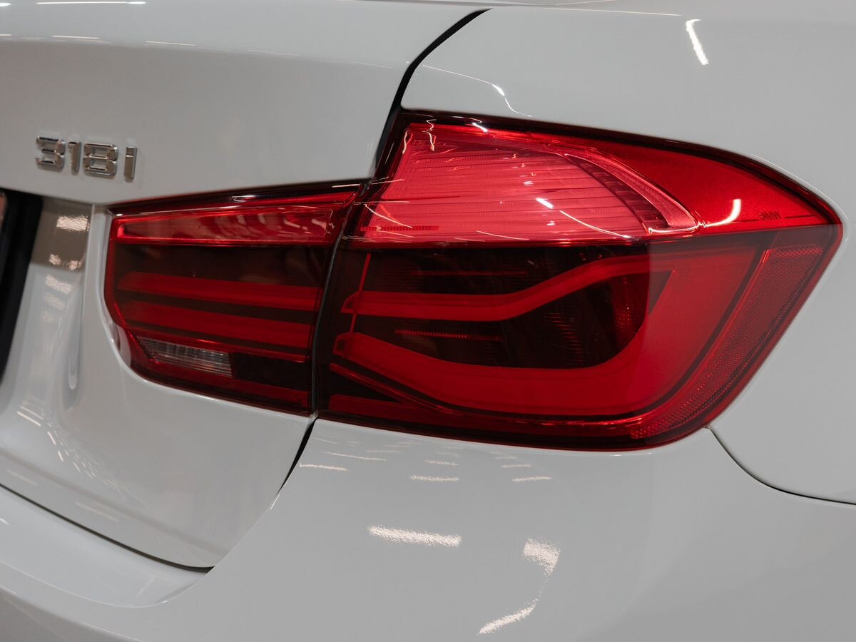 BMW 3 серии 2017 - фото автомобиля