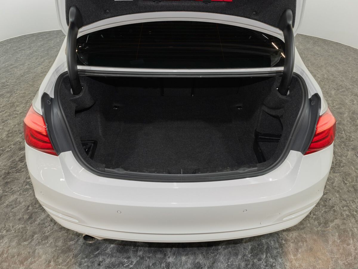 BMW 3 серии 2017 - фото автомобиля