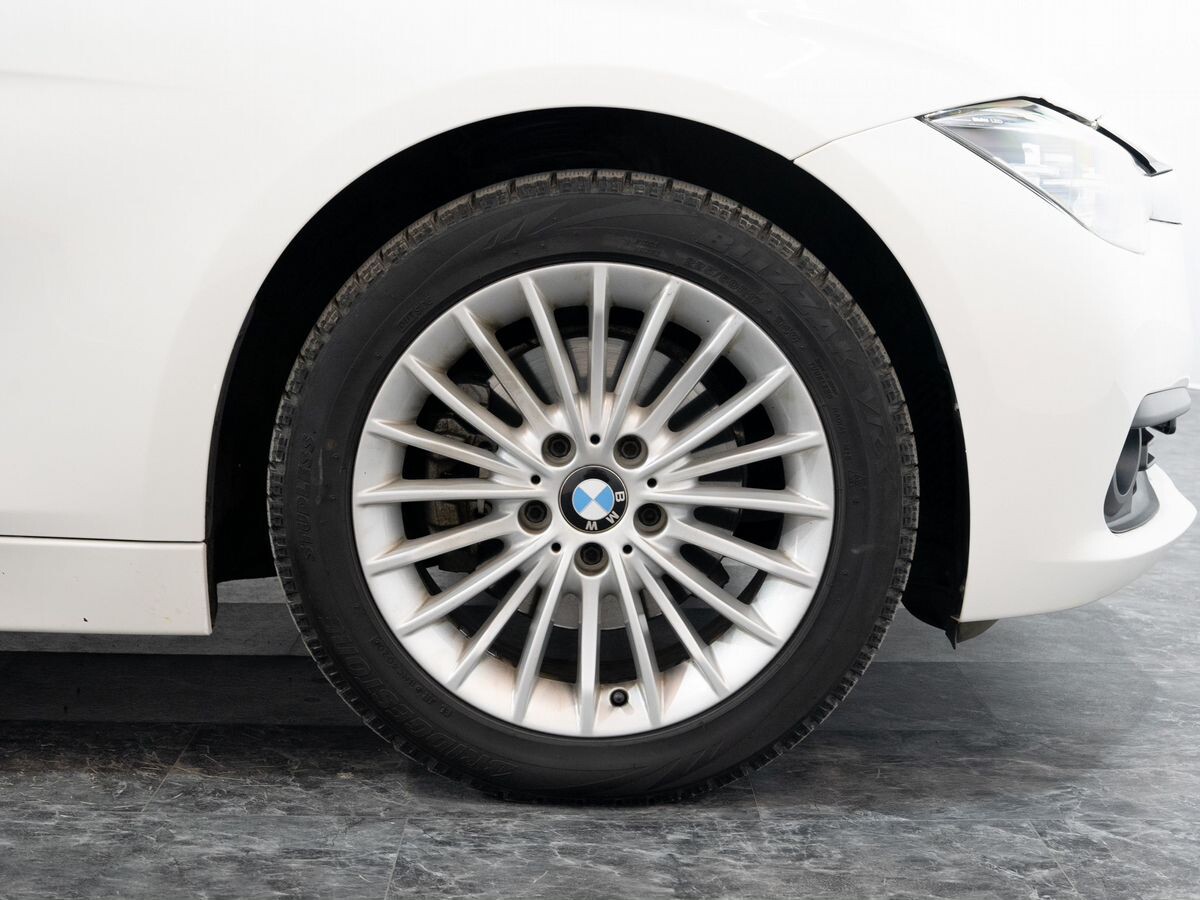 BMW 3 серии 2017 - фото автомобиля