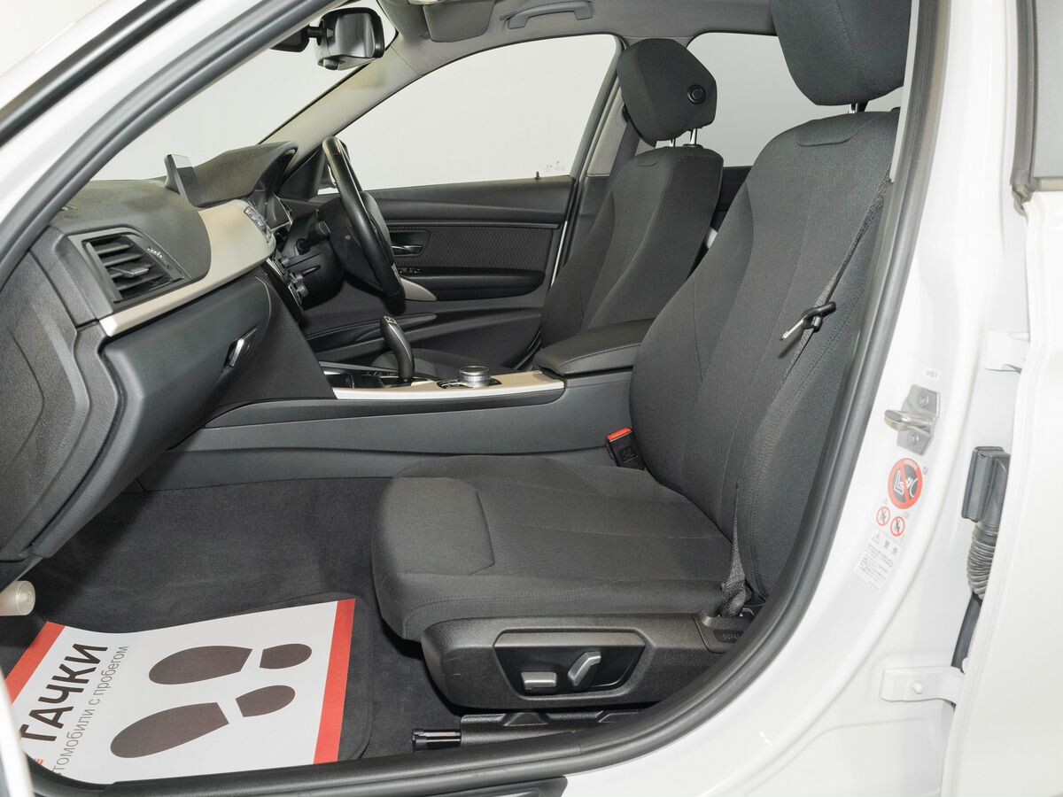 BMW 3 серии 2017 - фото автомобиля