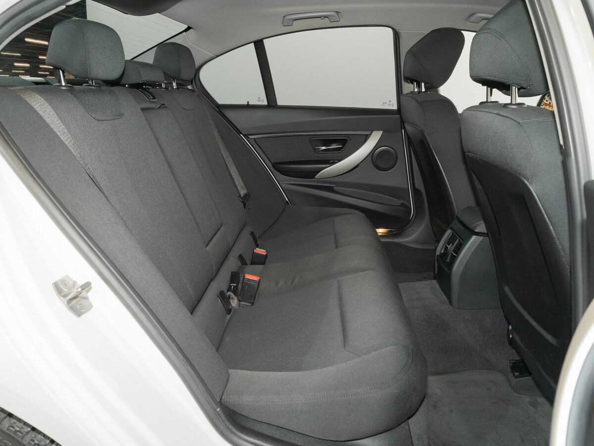 BMW 3 серии 2017 - фото автомобиля