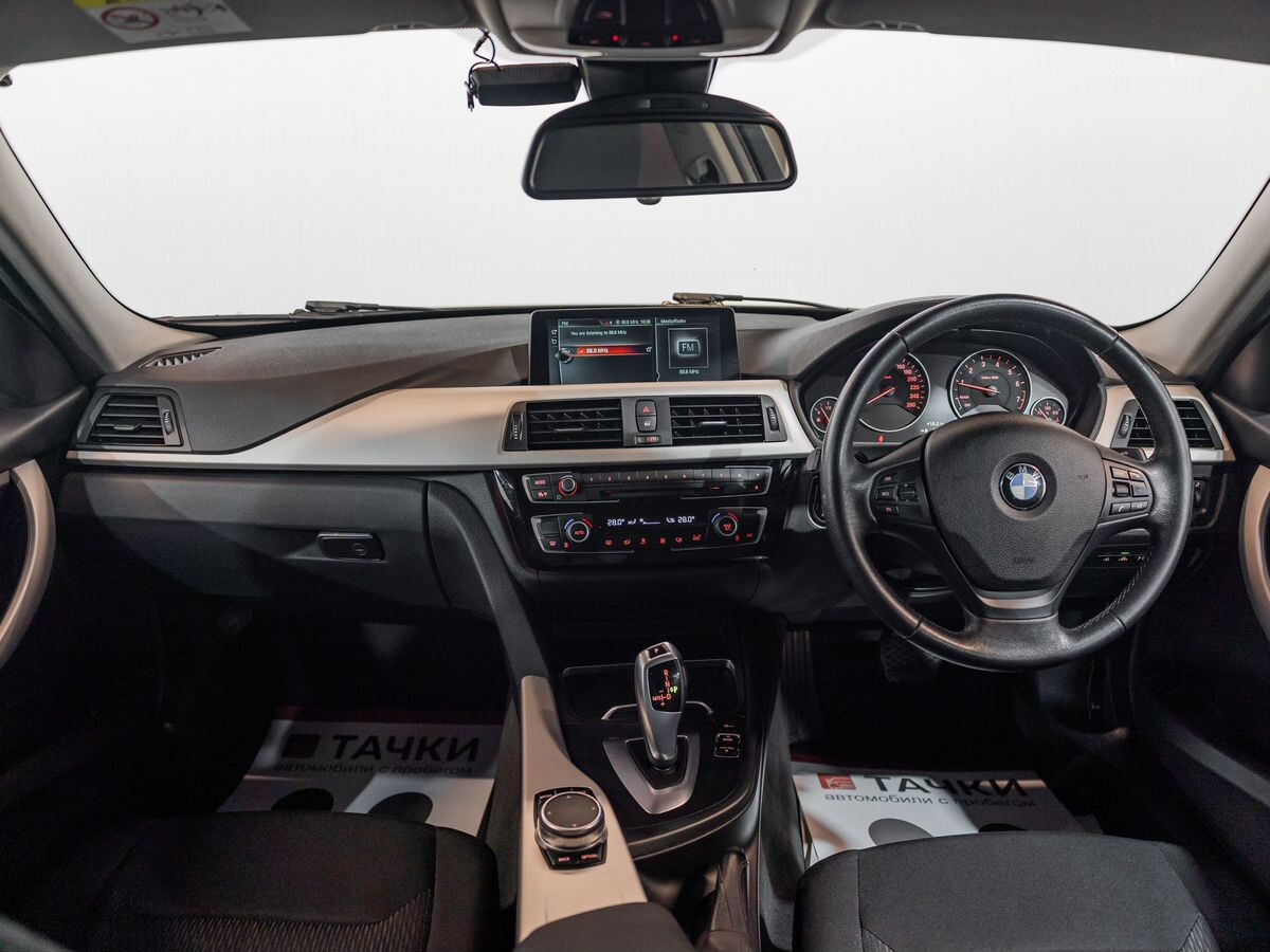 BMW 3 серии 2017 - фото автомобиля