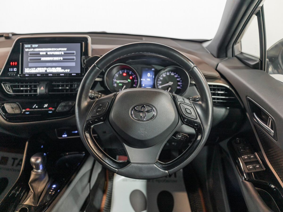 Toyota C-HR 2018 - фото автомобиля