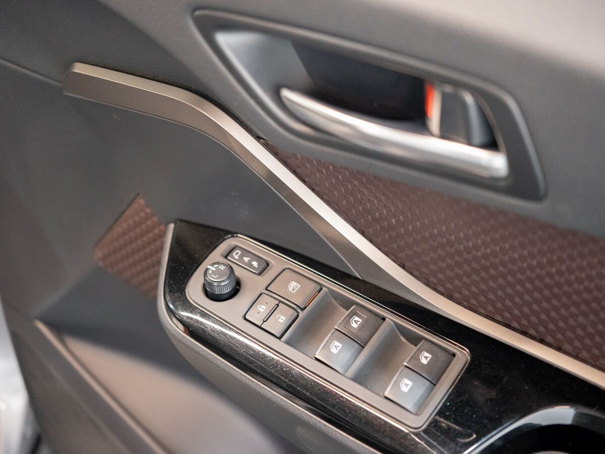 Toyota C-HR 2018 - фото автомобиля