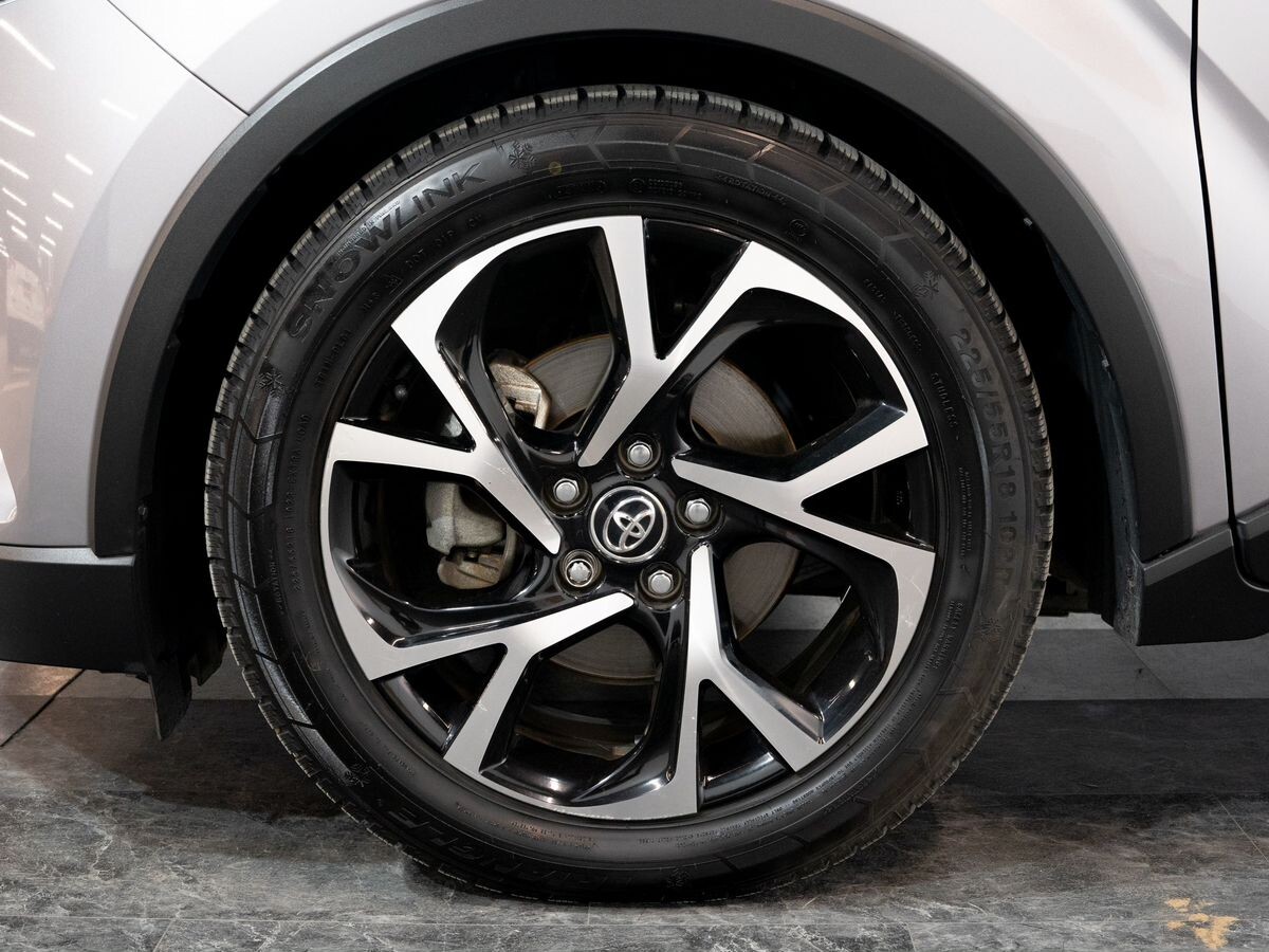 Toyota C-HR 2018 - фото автомобиля