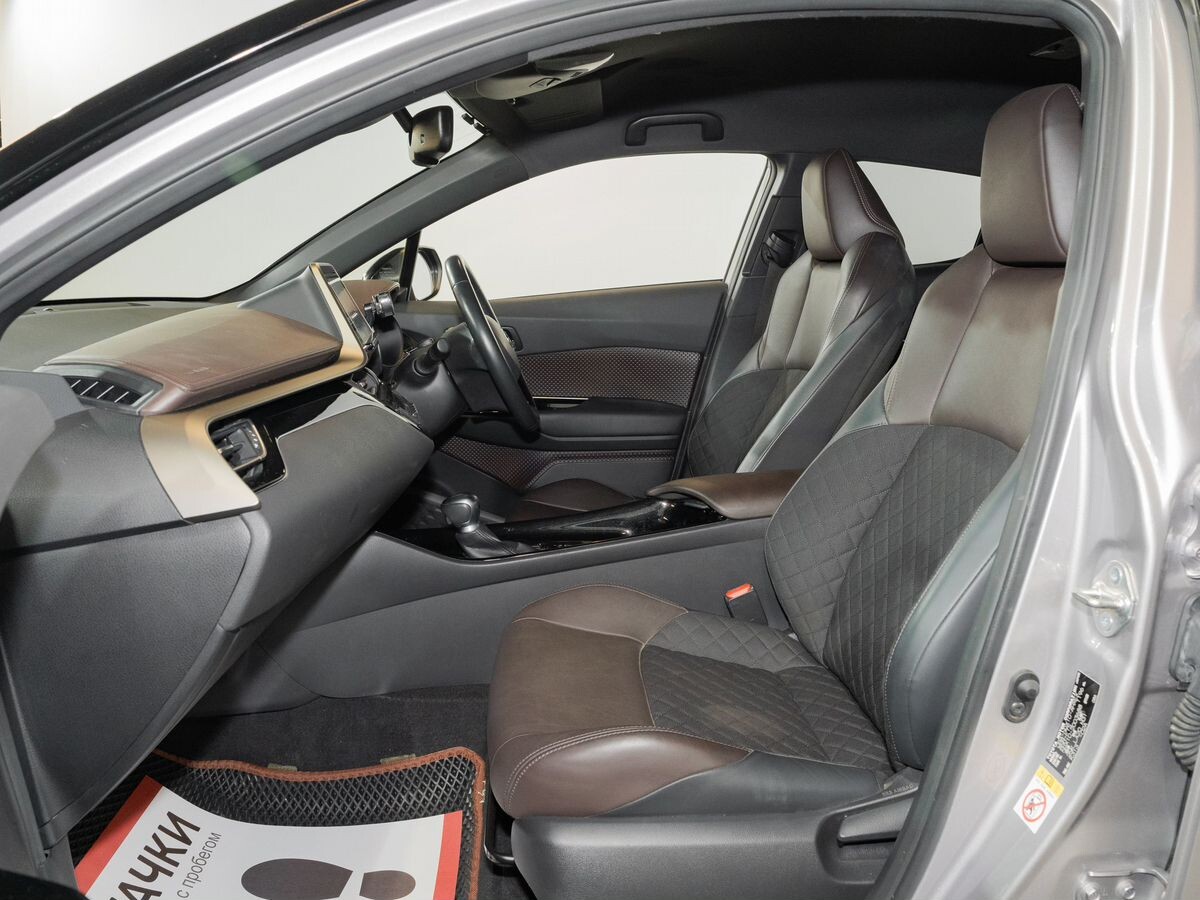 Toyota C-HR 2018 - фото автомобиля