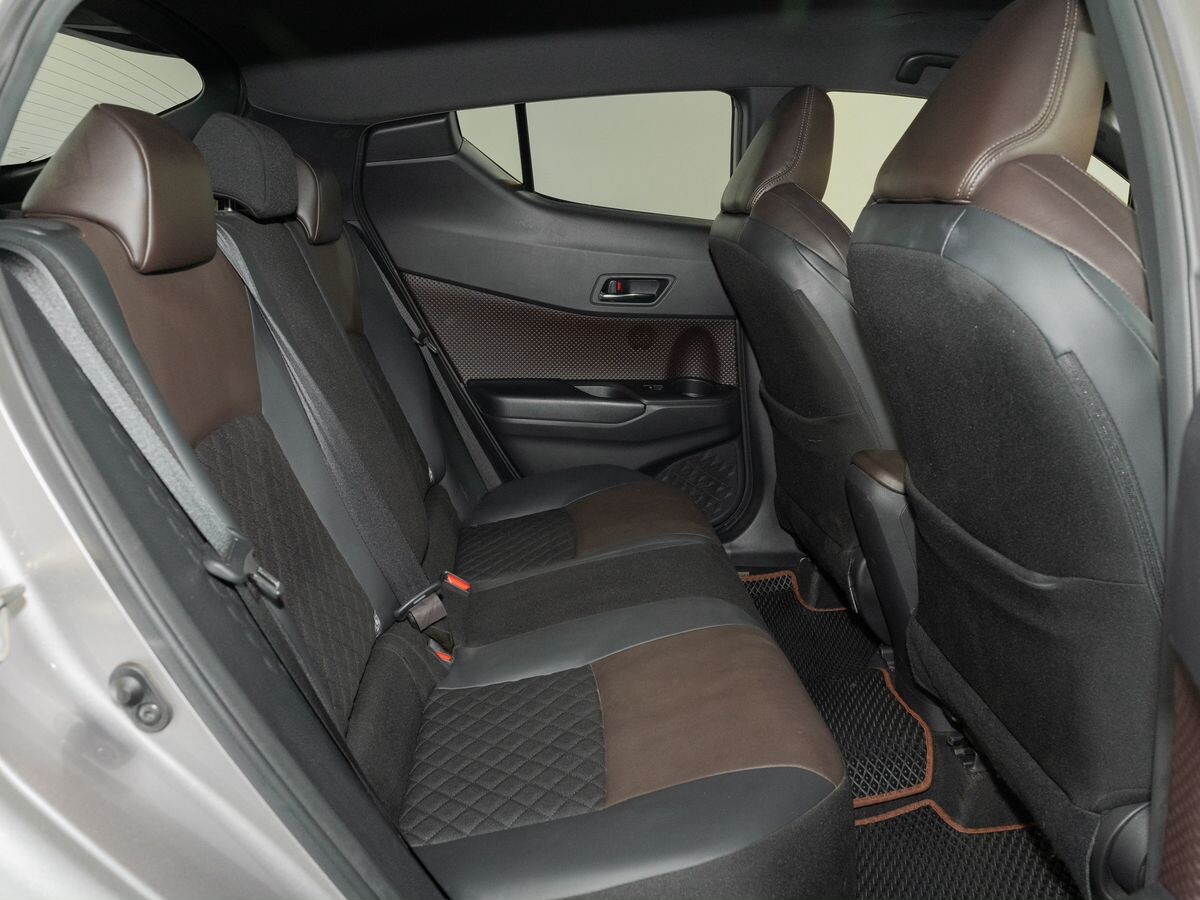 Toyota C-HR 2018 - фото автомобиля