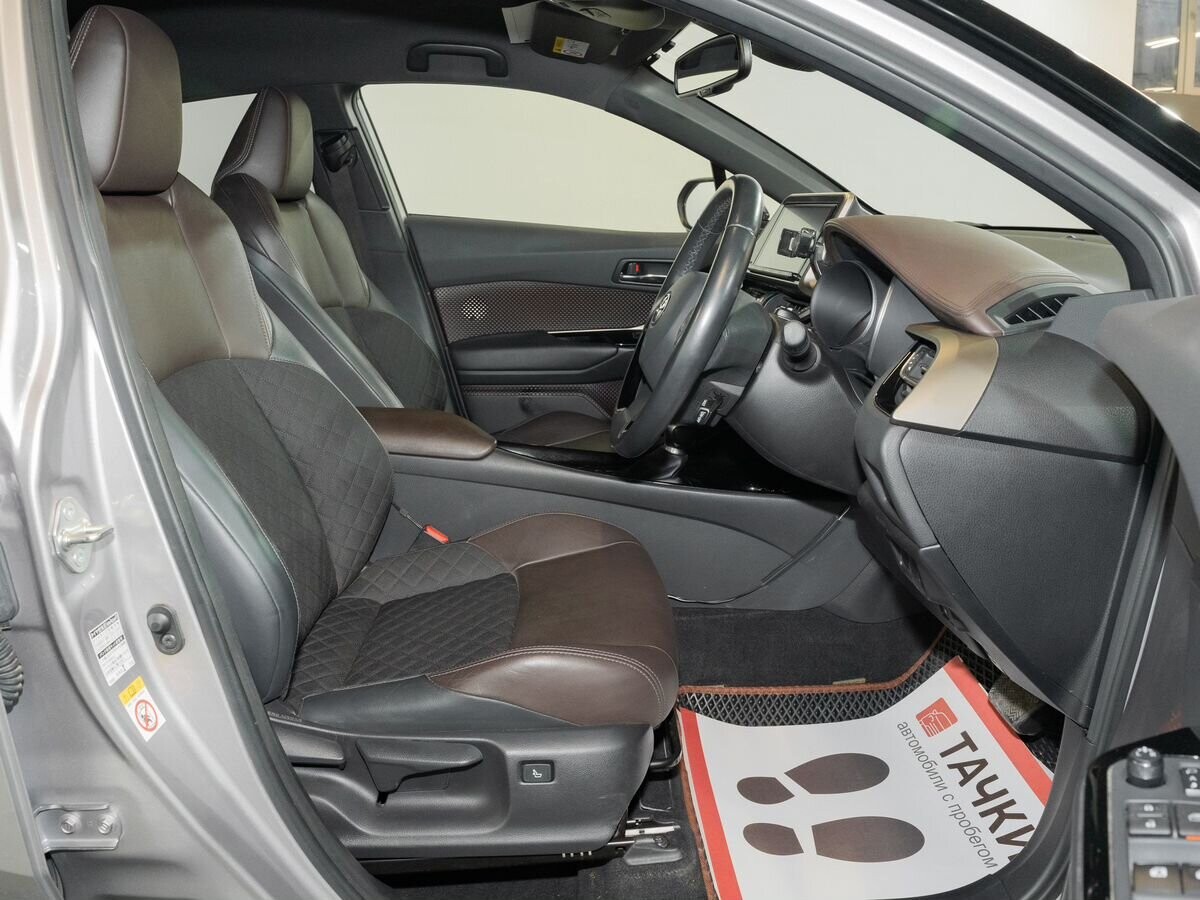 Toyota C-HR 2018 - фото автомобиля