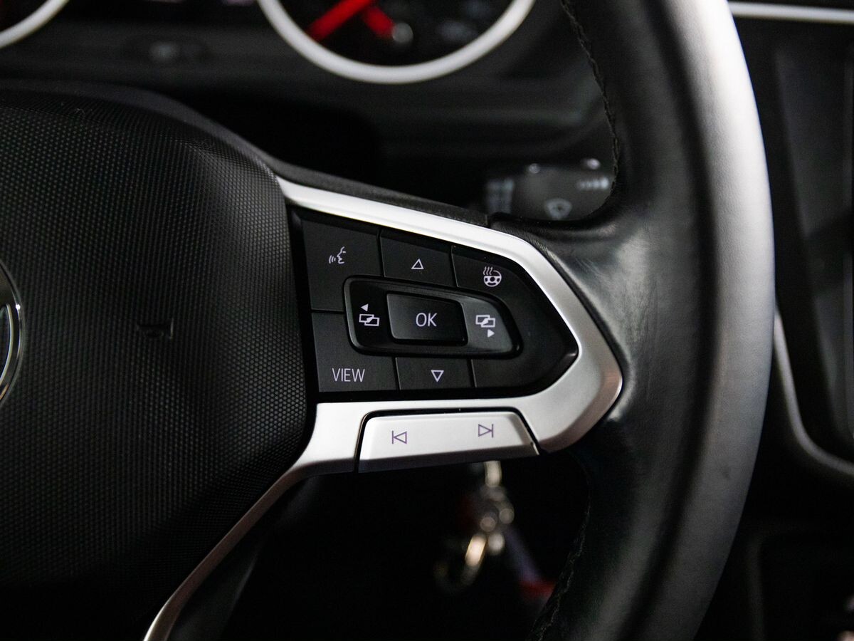 Volkswagen Tiguan 2021 - фото автомобиля