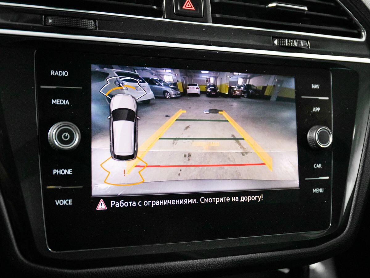 Volkswagen Tiguan 2021 - фото автомобиля