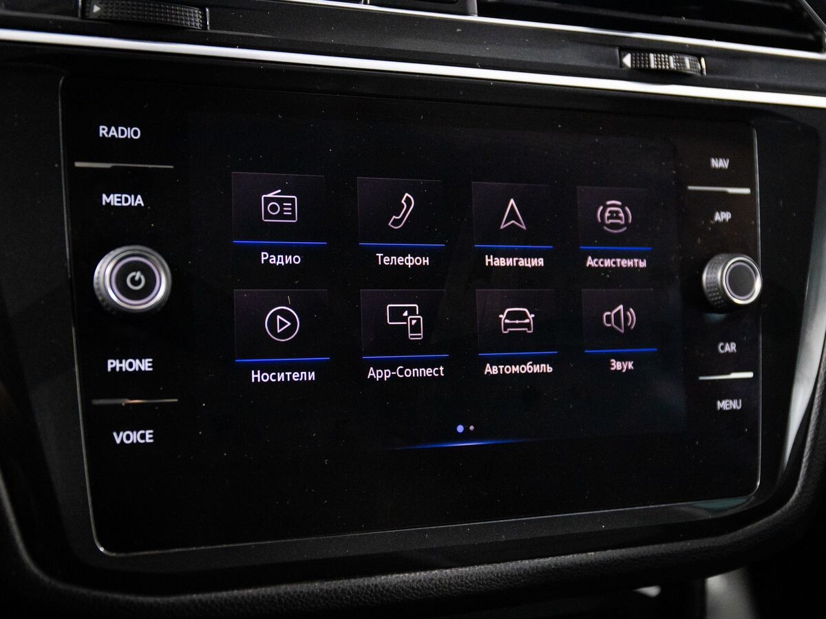 Volkswagen Tiguan 2021 - фото автомобиля