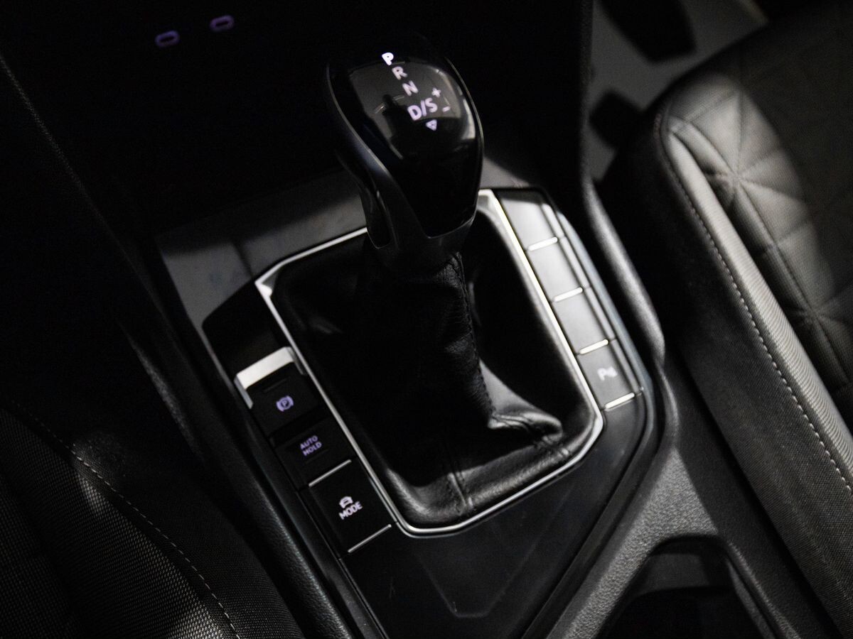 Volkswagen Tiguan 2021 - фото автомобиля