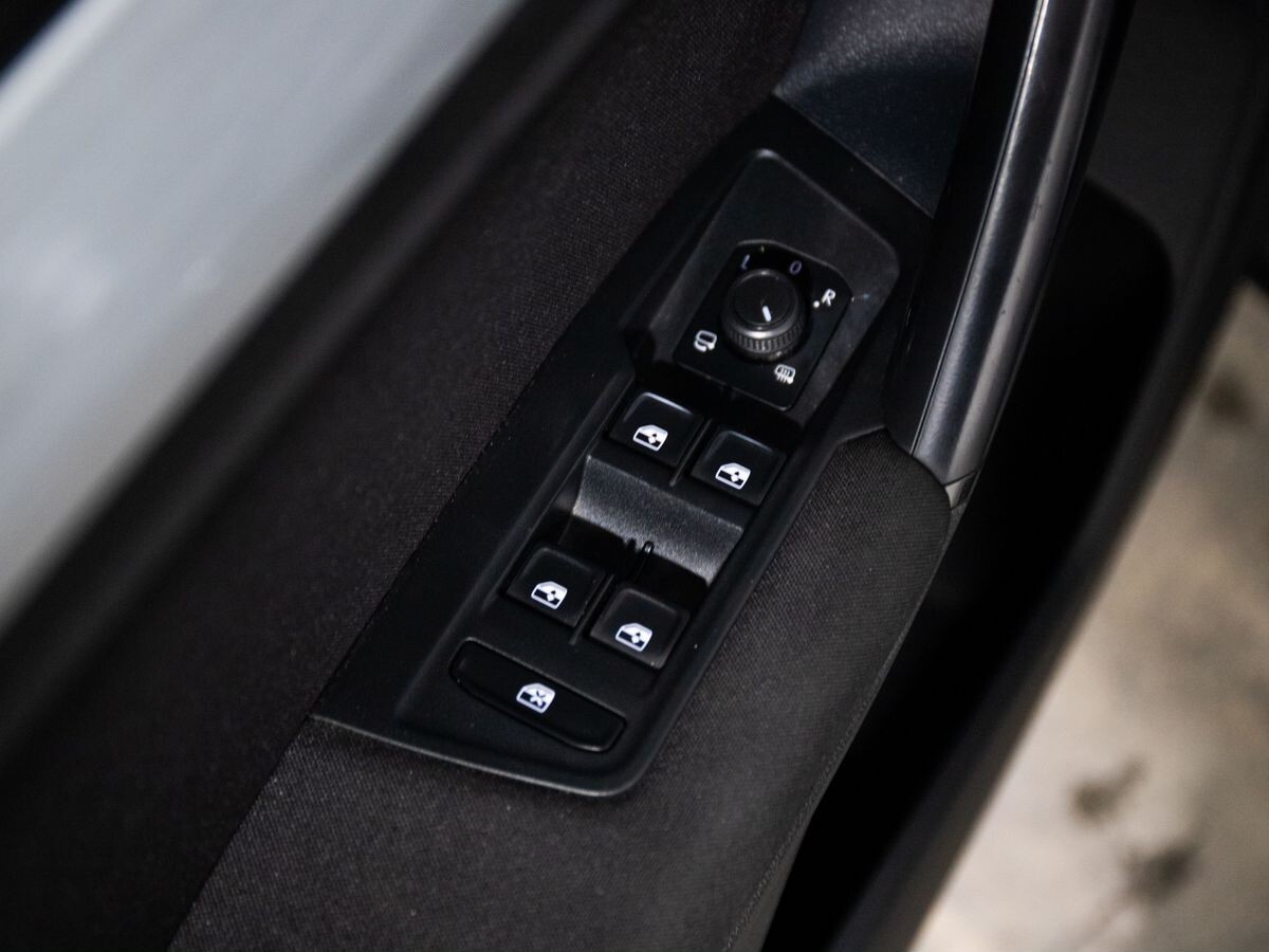 Volkswagen Tiguan 2021 - фото автомобиля