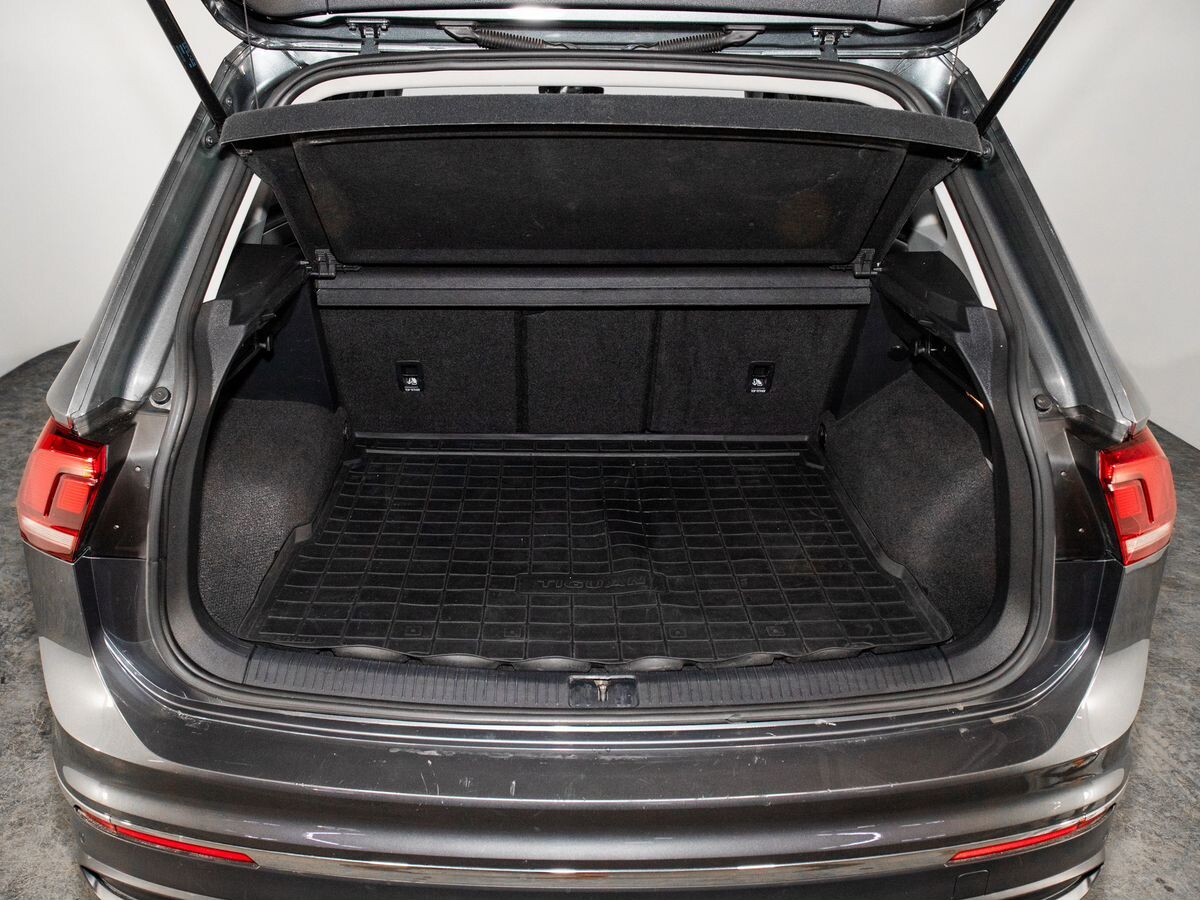 Volkswagen Tiguan 2021 - фото автомобиля