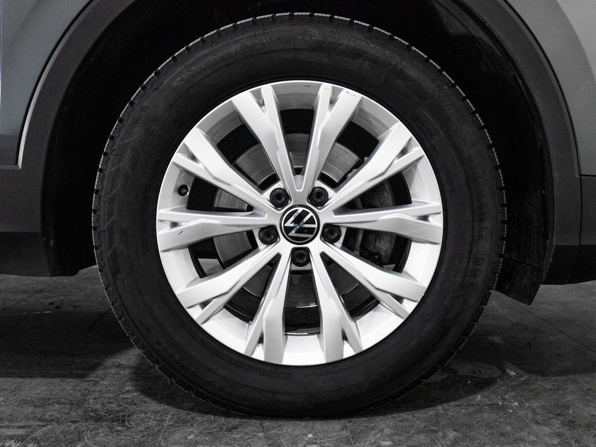 Volkswagen Tiguan 2021 - фото автомобиля