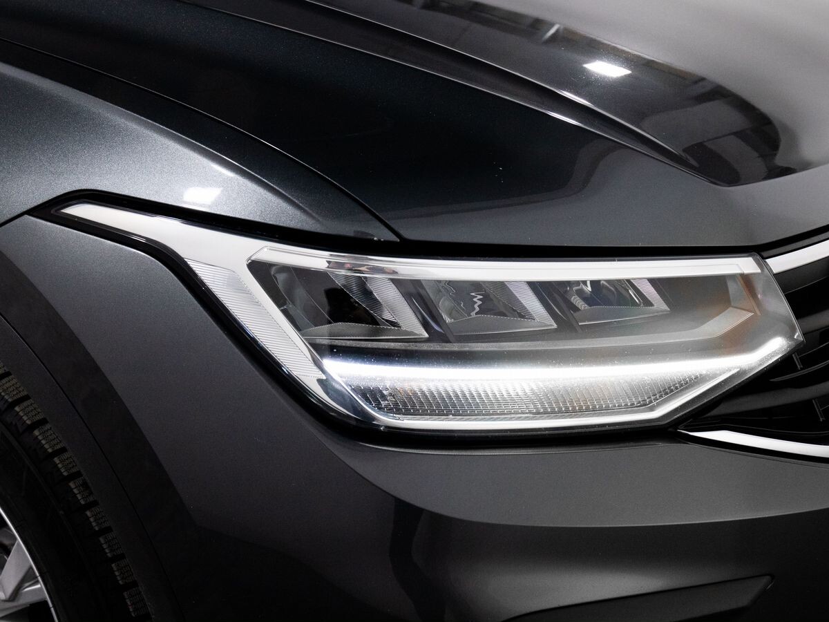 Volkswagen Tiguan 2021 - фото автомобиля