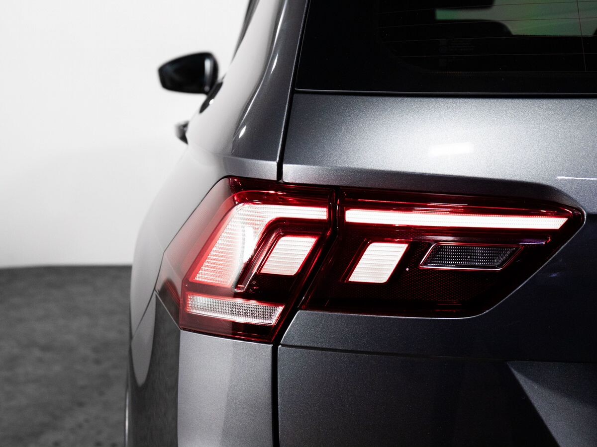 Volkswagen Tiguan 2021 - фото автомобиля