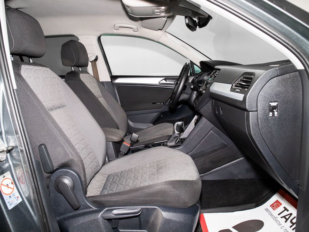 Volkswagen Tiguan 2021 - фото автомобиля