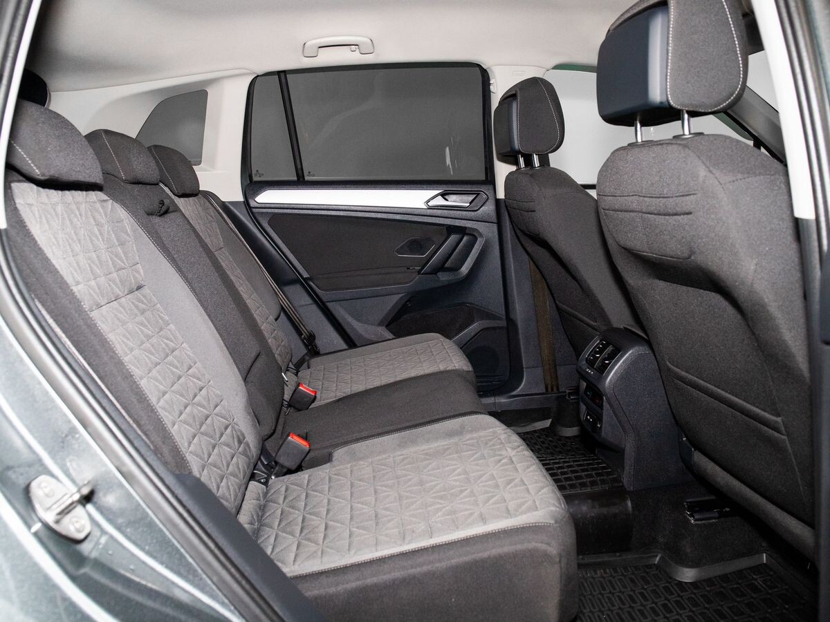 Volkswagen Tiguan 2021 - фото автомобиля