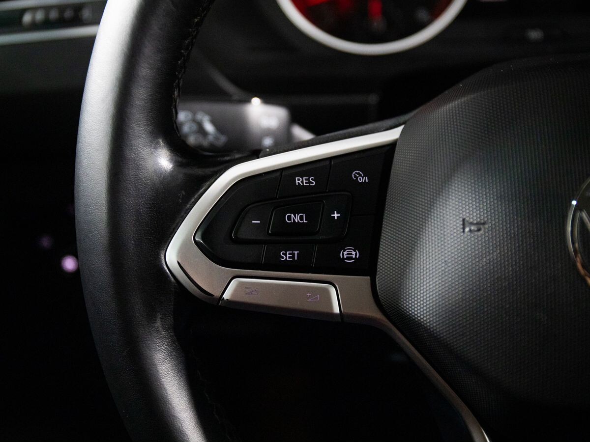 Volkswagen Tiguan 2021 - фото автомобиля