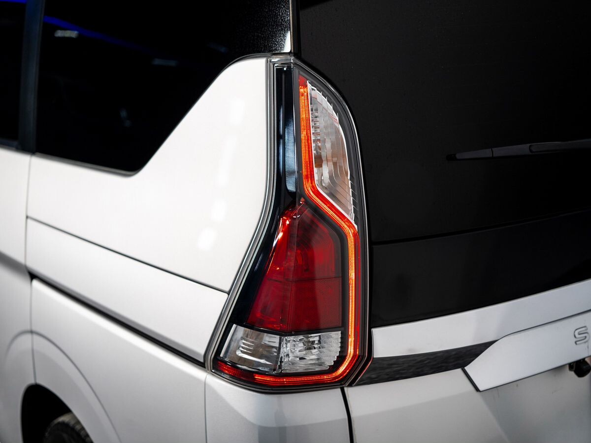 Nissan Serena 2019 - фото автомобиля