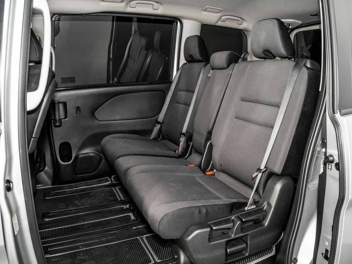 Nissan Serena 2019 - фото автомобиля