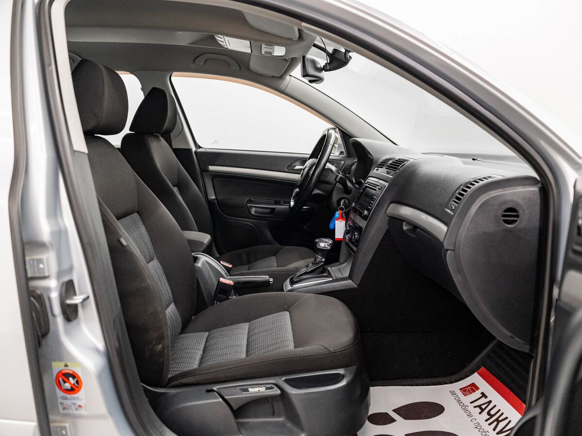 Skoda Octavia 2011 - фото автомобиля