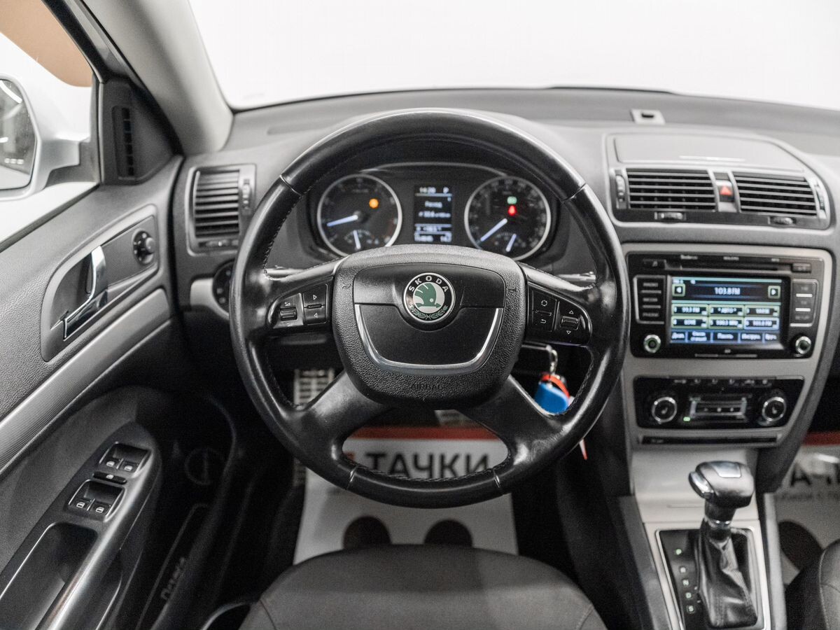 Skoda Octavia 2011 - фото автомобиля