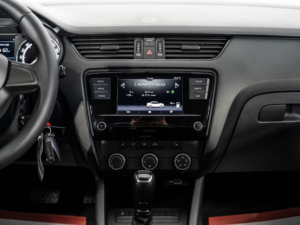 Skoda Octavia 2020 - фото автомобиля