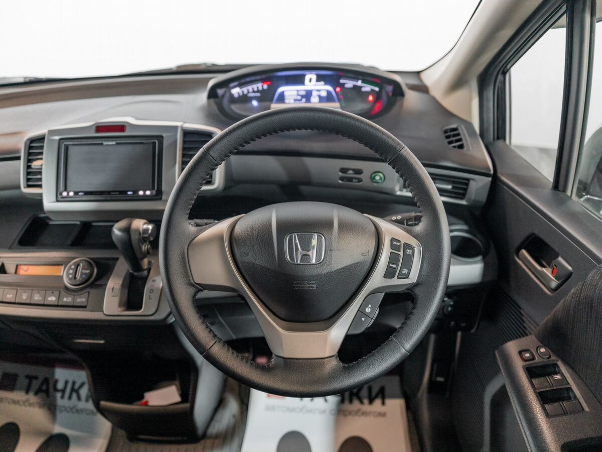 Honda Freed 2011 - фото автомобиля