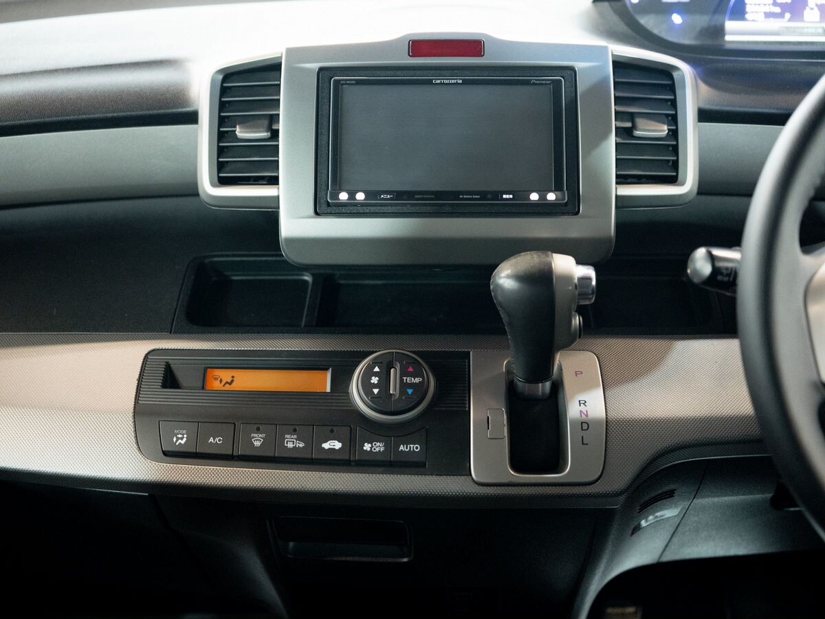 Honda Freed 2011 - фото автомобиля