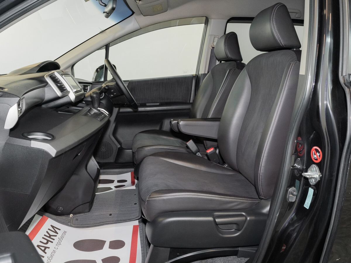 Honda Freed 2011 - фото автомобиля