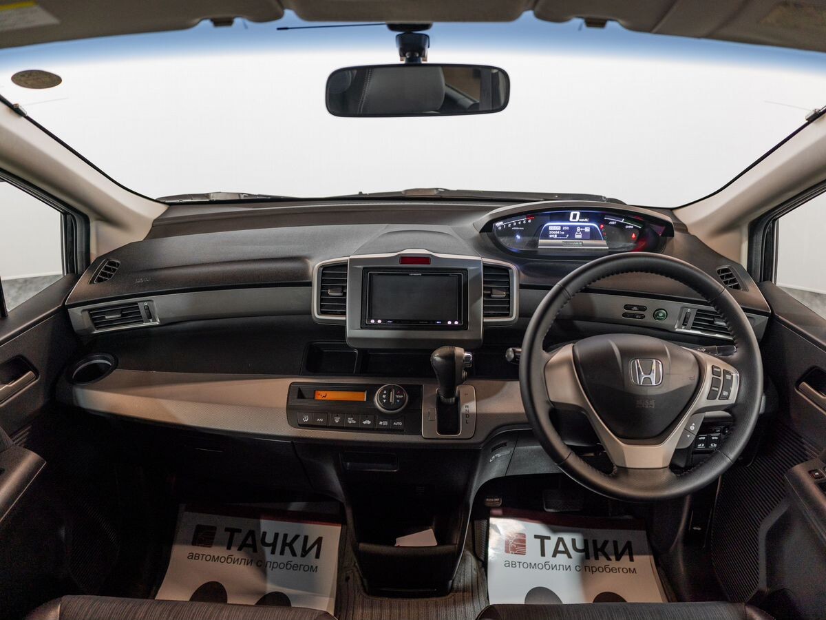 Honda Freed 2011 - фото автомобиля