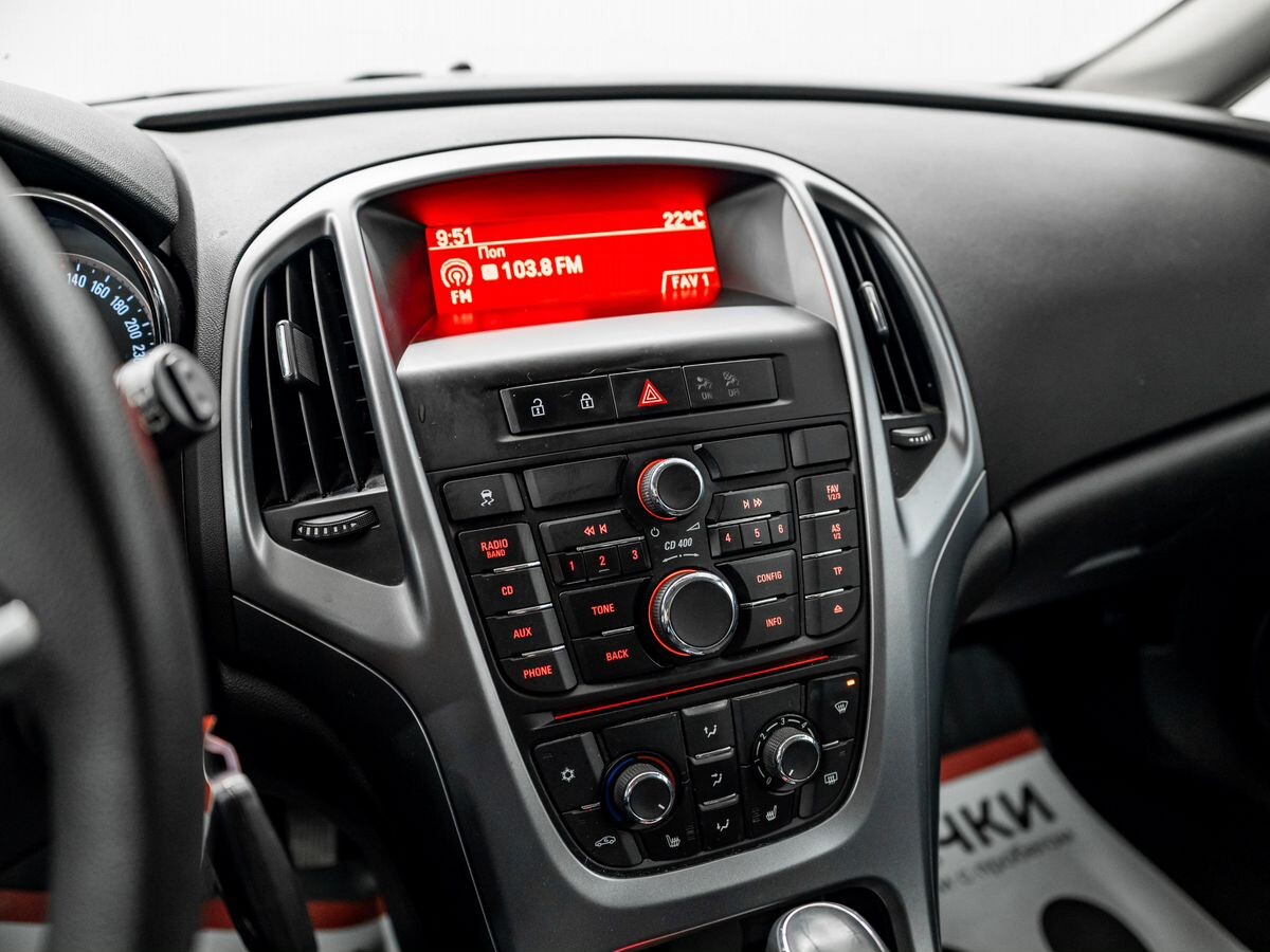 Opel Astra 2013 - фото автомобиля