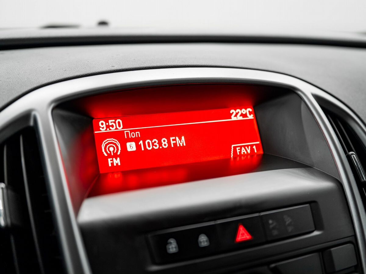 Opel Astra 2013 - фото автомобиля