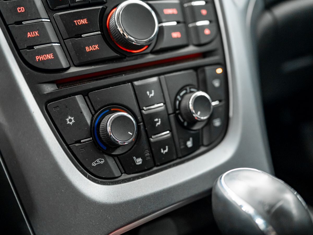 Opel Astra 2013 - фото автомобиля