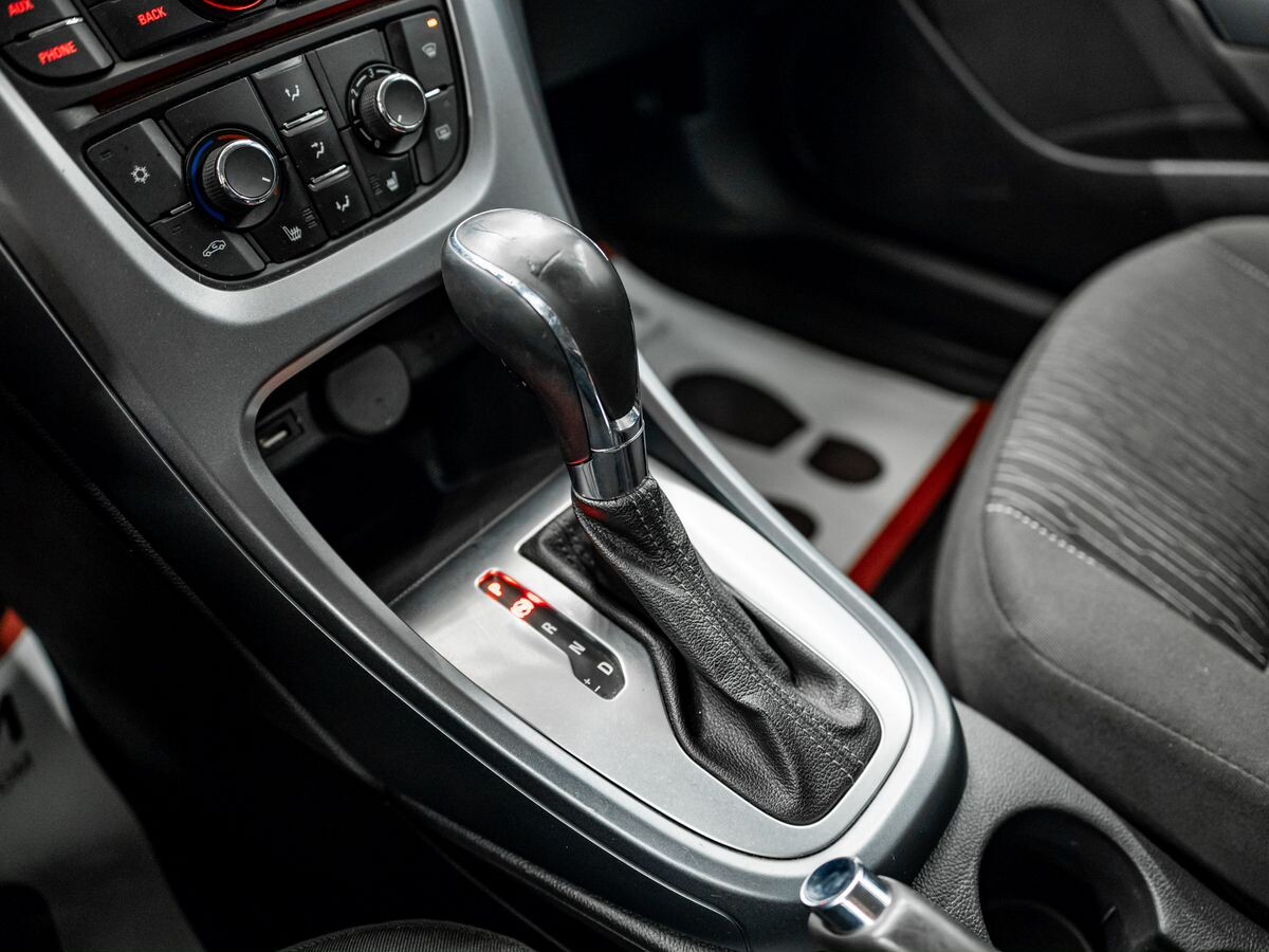 Opel Astra 2013 - фото автомобиля