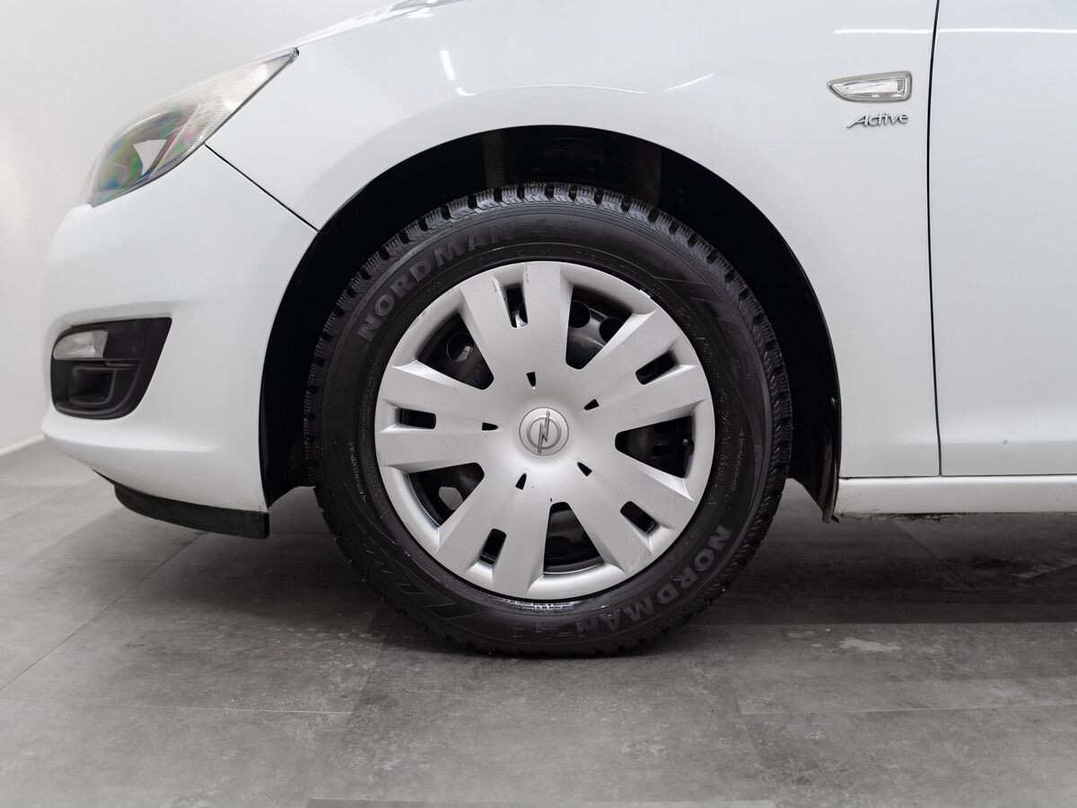 Opel Astra 2013 - фото автомобиля