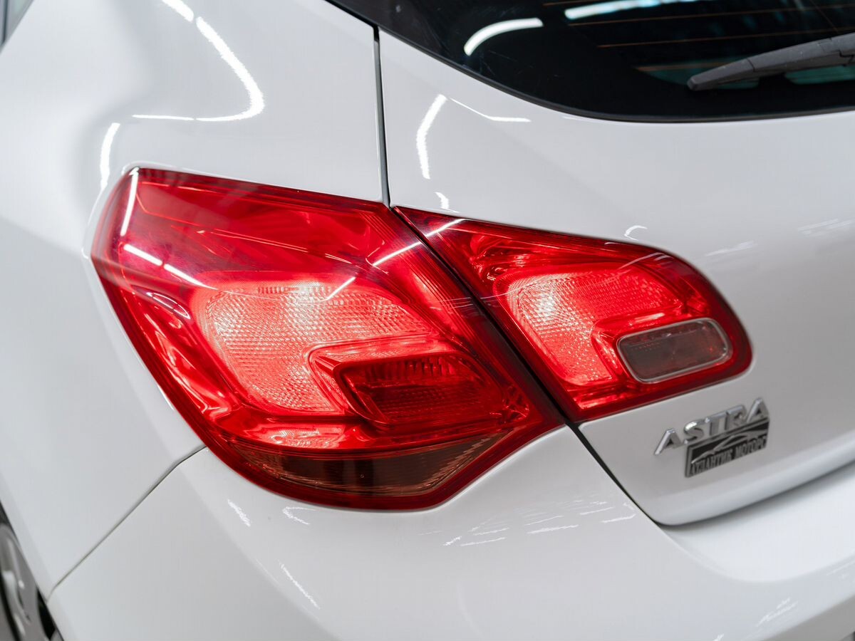 Opel Astra 2013 - фото автомобиля